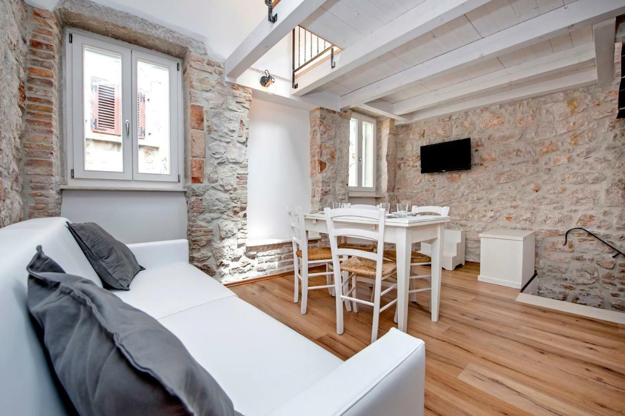 Apartments Casa Roccia Bianca Ровинь Экстерьер фото