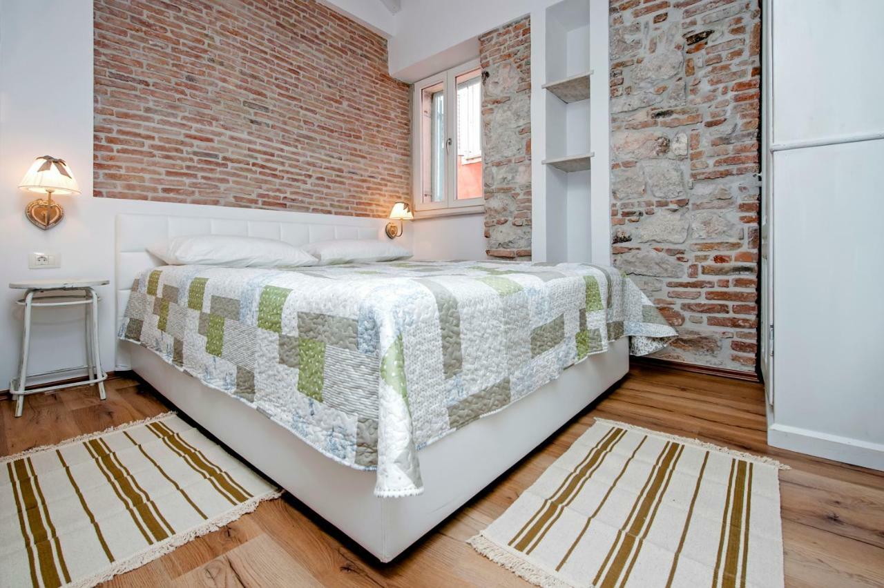 Apartments Casa Roccia Bianca Ровинь Экстерьер фото