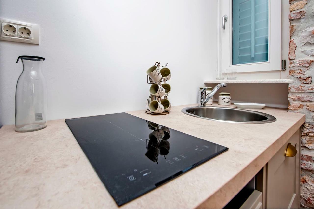 Apartments Casa Roccia Bianca Ровинь Экстерьер фото