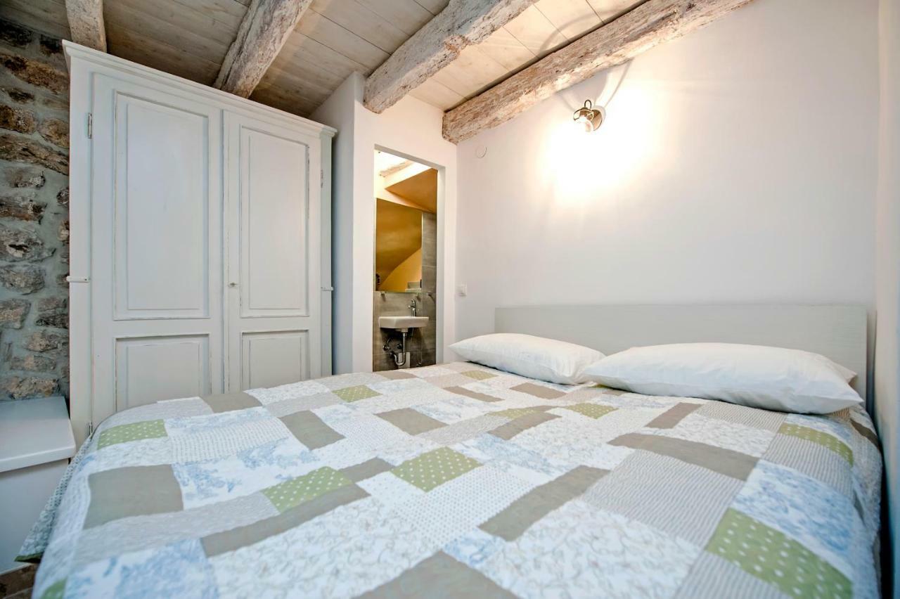 Apartments Casa Roccia Bianca Ровинь Экстерьер фото