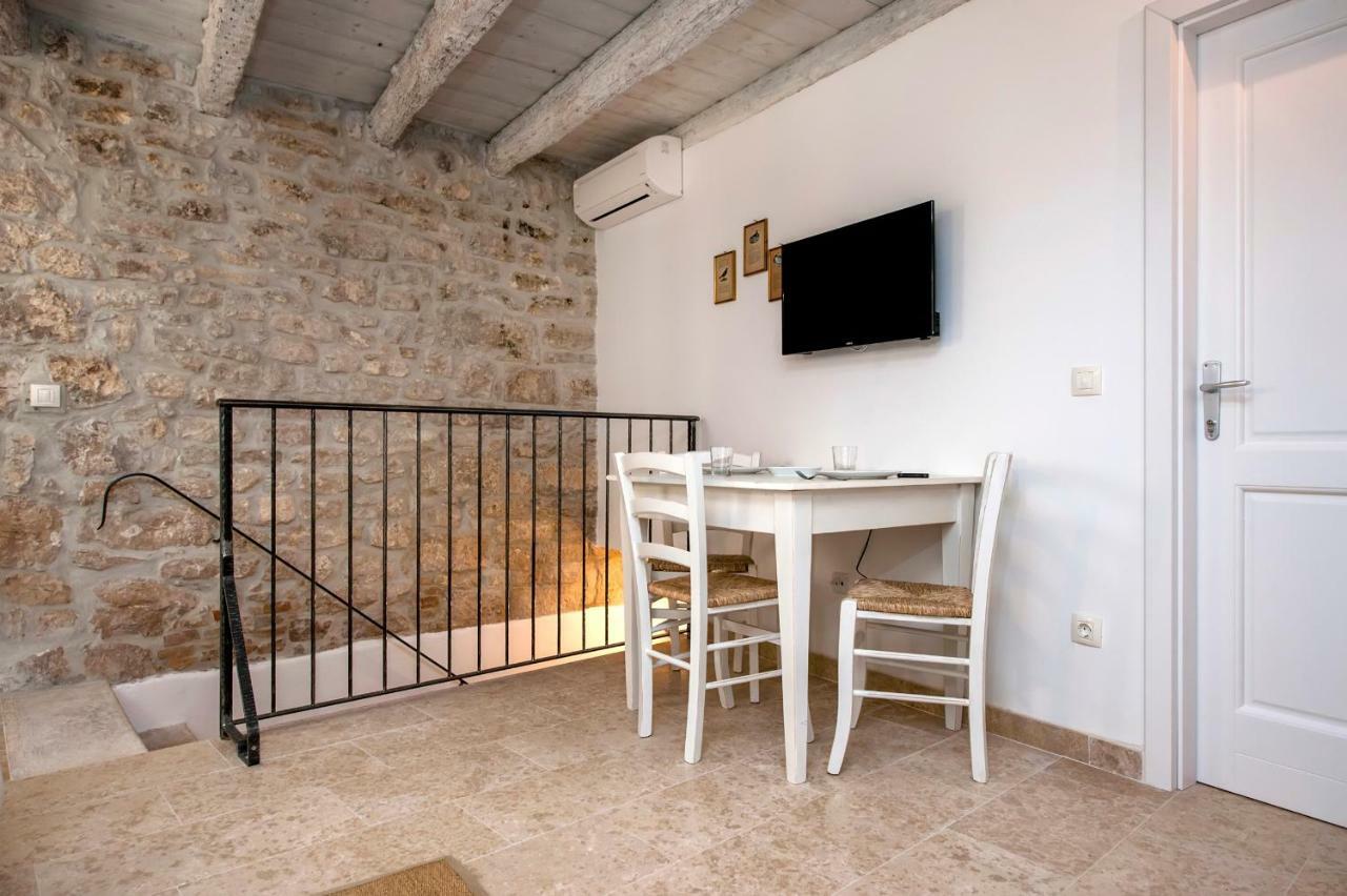 Apartments Casa Roccia Bianca Ровинь Экстерьер фото